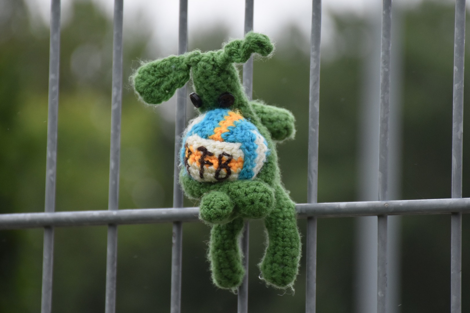 gehäckelter Bowtruckle als Maskottchen der Black Forest Bowtruckles
